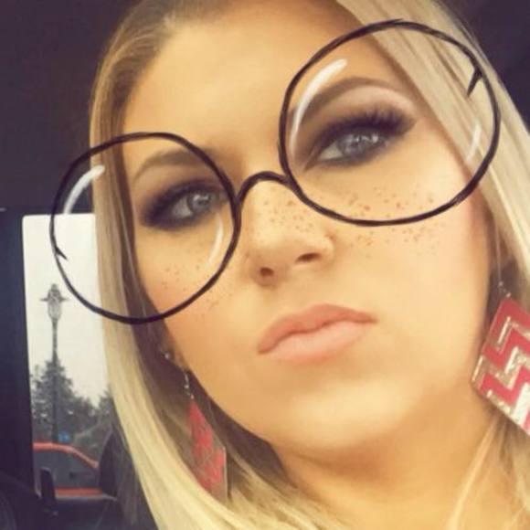 Meet your Posher, Monicka - Picture 2 of 2